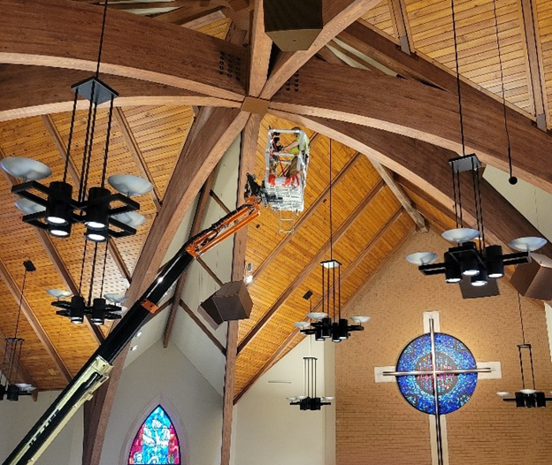 A technician checks the vertical access to the upper part of the center of the church.