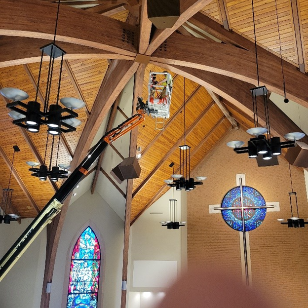 A technician checks the vertical access to the upper part of the center of the church.